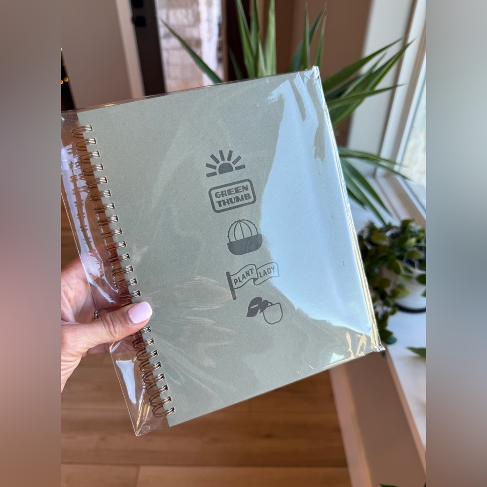 🌻 2/$20 Green Spiral Notebook with Plant Design - Picture 5 of 6
